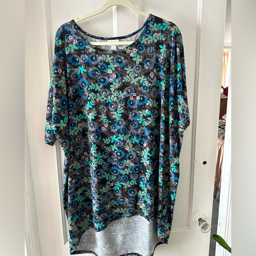 Gorgeous floral Irma, LuLaRoe. Size Large